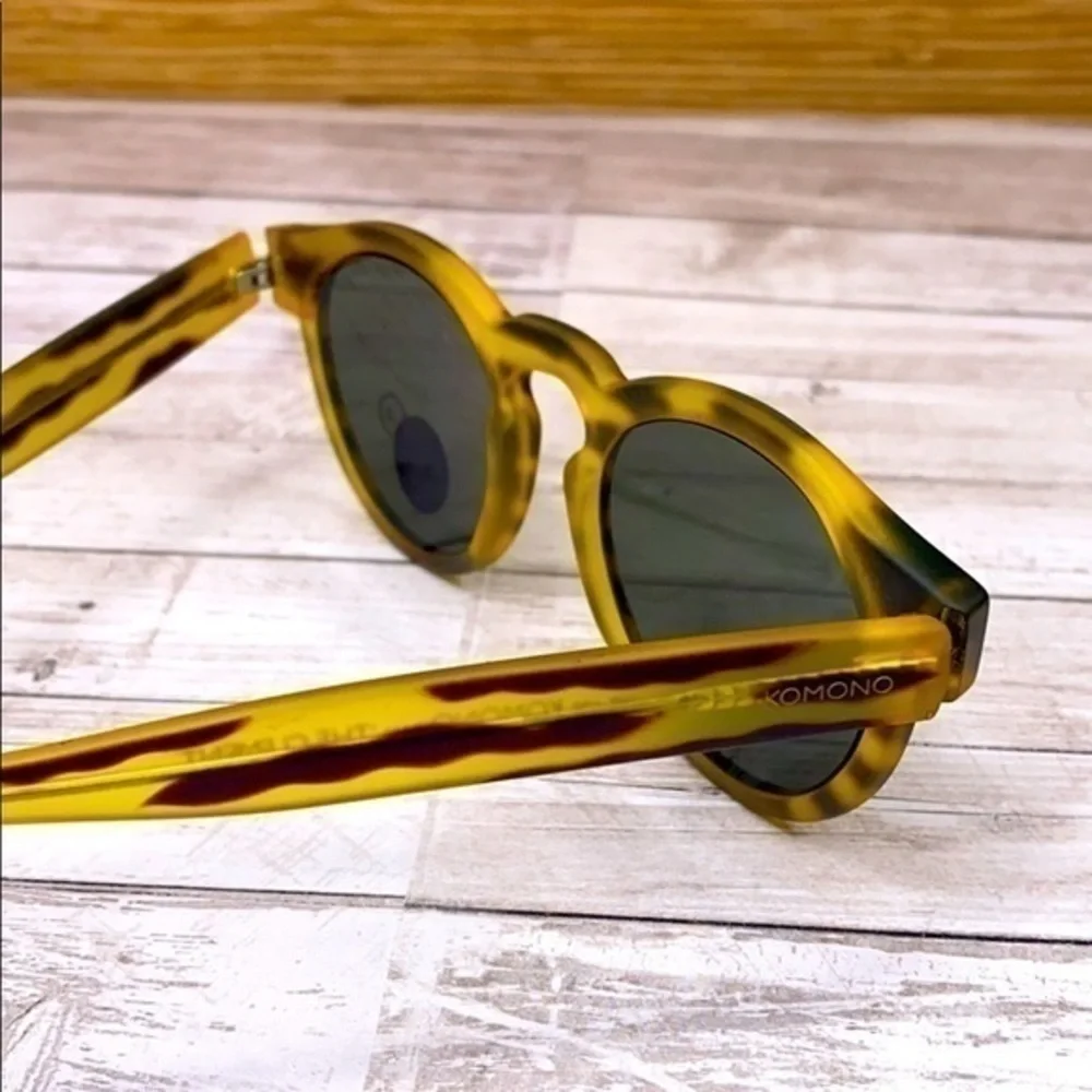Girl's KOMONO Sunglasses NEW Yellow & Brown animal print
